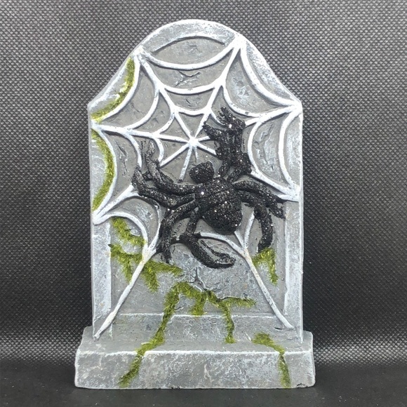 🪦🕷️ Halloween Decoration Spider Crawling on Tombstone 🕷️🪦 Heavy Stone NWT - Picture 1 of 5